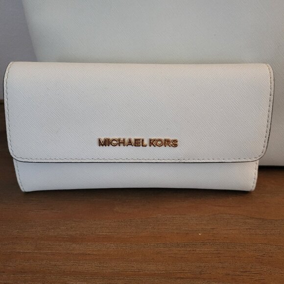 Michael Kors Jet Set White Tote and Wallet Set - Picture 4 of 11